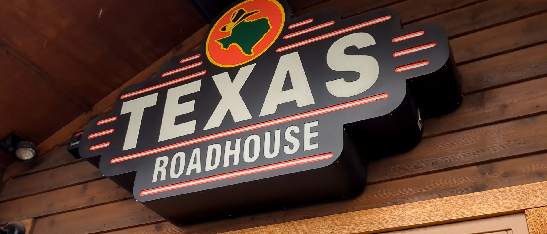 You are currently viewing Texas Roadhouse — Loud Crowds and Proud